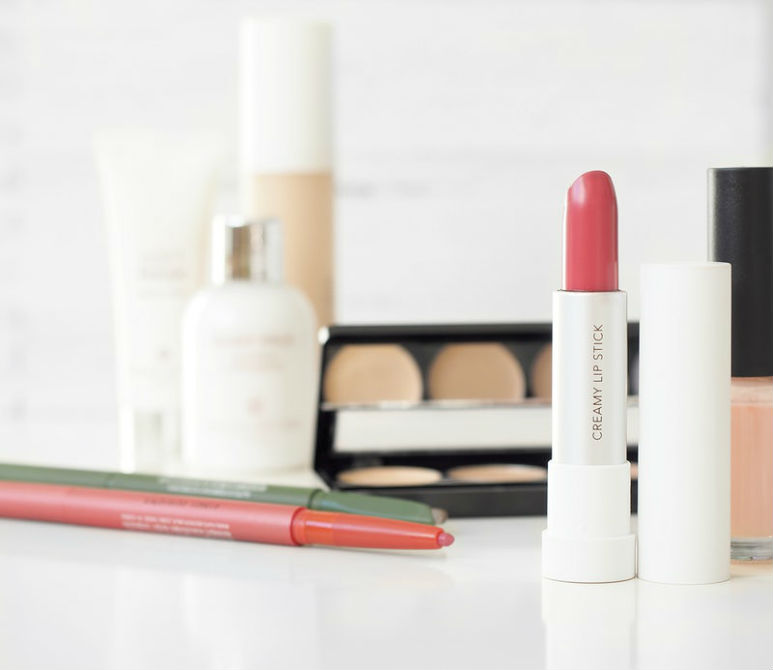 Makeup Bag Essentials 101