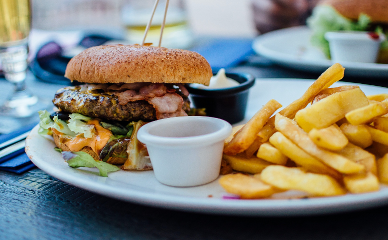 burger_lunch_meal_pexels.png